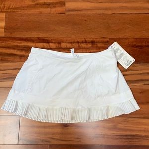 White lululemon city sky run skirt